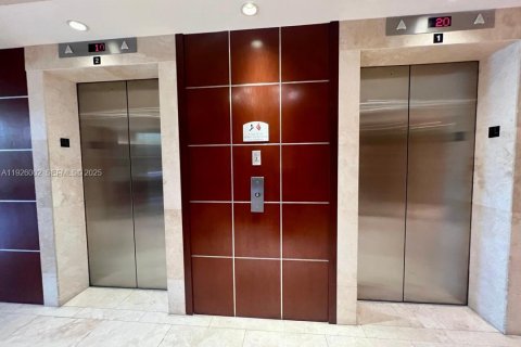 Снять в аренду кондоминиум в Майами, Флорида 1 спальня, 78.97м2, № 1986572 - фото 24