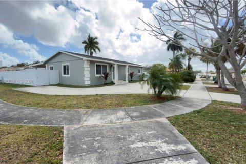 Купить виллу или дом в Хомстед, Флорида 4 спальни, 130.06м2, № 2049916 - фото 7