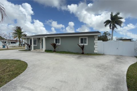 Купить виллу или дом в Хомстед, Флорида 4 спальни, 130.06м2, № 2049916 - фото 4