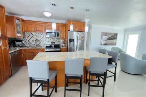 Купить виллу или дом в Хомстед, Флорида 4 спальни, 130.06м2, № 2049916 - фото 18