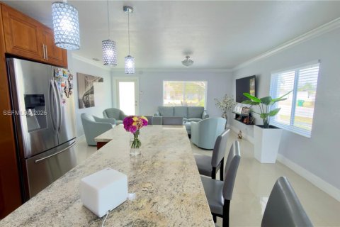 Купить виллу или дом в Хомстед, Флорида 4 спальни, 130.06м2, № 2049916 - фото 12