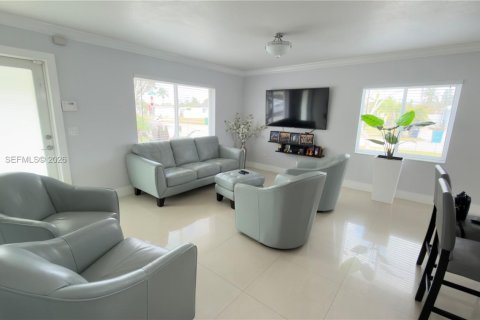 Купить виллу или дом в Хомстед, Флорида 4 спальни, 130.06м2, № 2049916 - фото 9