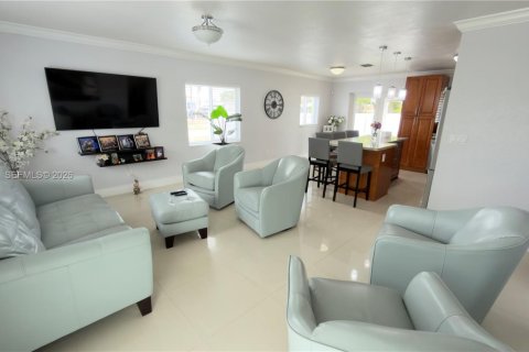 Купить виллу или дом в Хомстед, Флорида 4 спальни, 130.06м2, № 2049916 - фото 10