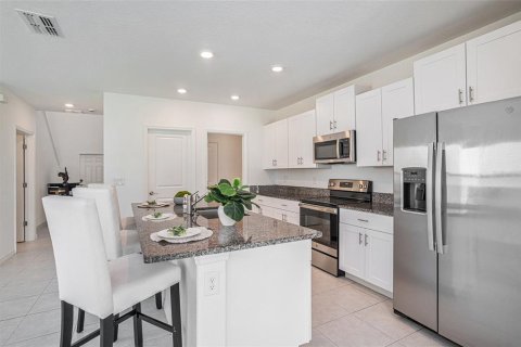 House in ABBOTT SQUARE in Zephyrhills, Florida 5 bedrooms, 221.94 sq.m. № 1796632 - photo 6