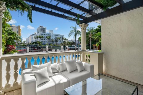Villa ou maison à louer à Miami Beach, Floride: 7 chambres, 567.08 m2 № 1848757 - photo 15