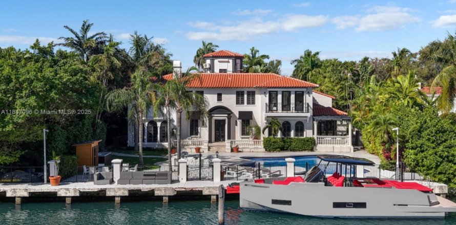 Villa ou maison à Miami Beach, Floride 7 chambres, 567.08 m2 № 1848757