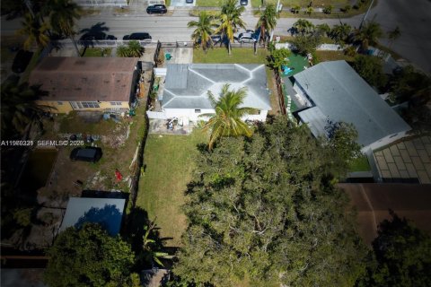 Commercial property in Miami, Florida 32.52 sq.m. № 2044097 - photo 7