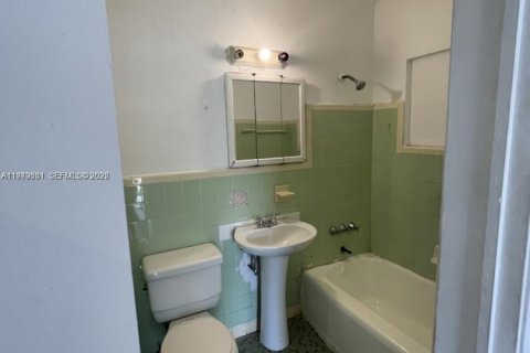 Commercial property in Miami, Florida 32.52 sq.m. № 2044097 - photo 4