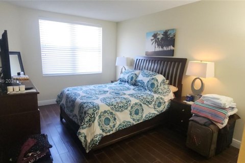 Condominio en alquiler en Hallandale Beach, Florida, 1 dormitorio, 80.82 m2 № 1930105 - foto 5
