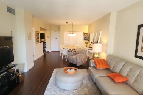 Condominio en alquiler en Hallandale Beach, Florida, 1 dormitorio, 80.82 m2 № 1930105 - foto 18