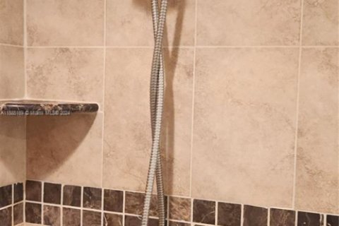 Condominio en alquiler en Hallandale Beach, Florida, 1 dormitorio, 80.82 m2 № 1930105 - foto 8