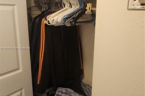 Condominio en alquiler en Hallandale Beach, Florida, 1 dormitorio, 80.82 m2 № 1930105 - foto 11