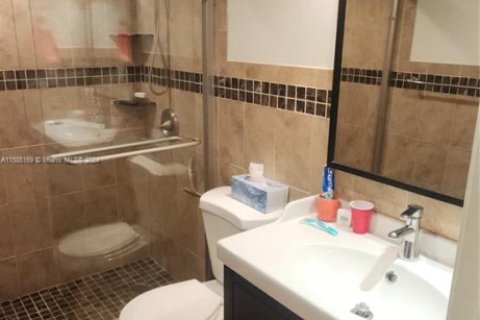 Condominio en alquiler en Hallandale Beach, Florida, 1 dormitorio, 80.82 m2 № 1930105 - foto 7