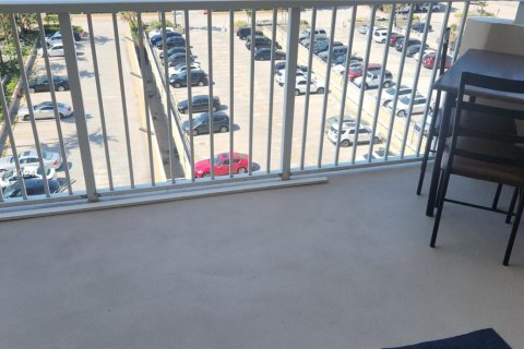 Condominio en alquiler en Hallandale Beach, Florida, 1 dormitorio, 80.82 m2 № 1930105 - foto 22