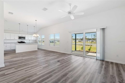 House in The Villages, Florida 3 bedrooms, 131.83 sq.m. № 1525394 - photo 12