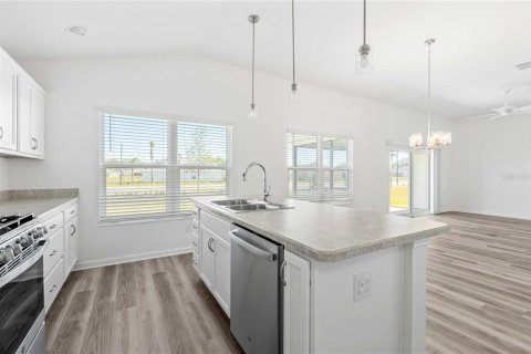 House in The Villages, Florida 3 bedrooms, 131.83 sq.m. № 1525394 - photo 16