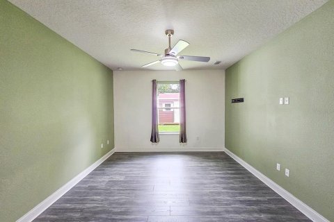 House in Palm Coast, Florida 4 bedrooms, 223.06 sq.m. № 1401850 - photo 17
