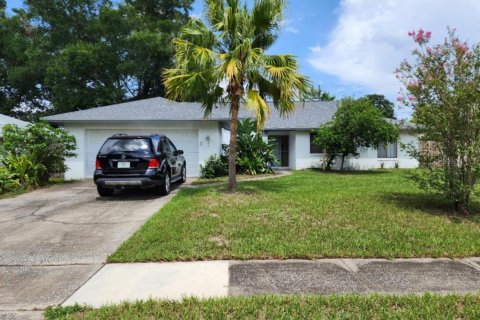 House in Orlando, Florida 4 bedrooms, 161.09 sq.m. № 1795491 - photo 1
