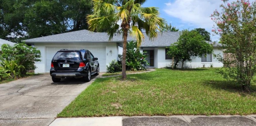 House in Orlando, Florida 4 bedrooms, 161.09 sq.m. № 1795491