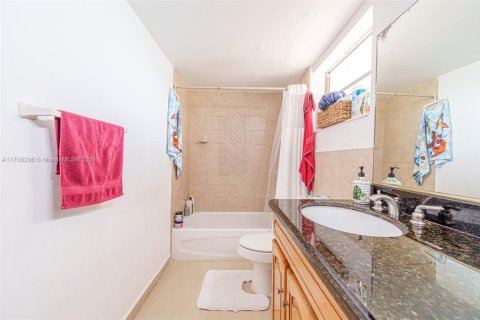 Condominio en venta en Miami, Florida, 3 dormitorios, 111.48 m2 № 1460850 - foto 13
