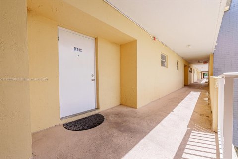 Condominio en venta en Miami, Florida, 3 dormitorios, 111.48 m2 № 1460850 - foto 11