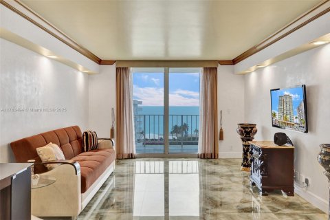 Condo in Hollywood, Florida, 2 bedrooms  № 1698942 - photo 4