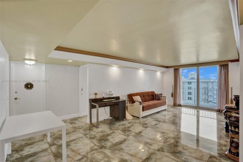 Condo in Hollywood, Florida, 2 bedrooms  № 1698942 - photo 12