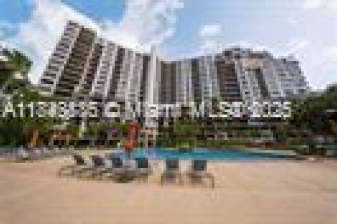 Condo in Miami, Florida, 1 bedroom  № 1839282 - photo 6