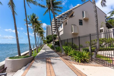 Condo in Miami, Florida, 1 bedroom  № 1839282 - photo 24