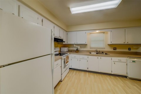 Condominio en alquiler en Belleair, Florida, 1 dormitorio, 81.01 m2 № 1802093 - foto 3