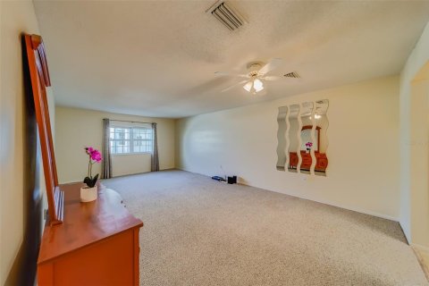 Condominio en alquiler en Belleair, Florida, 1 dormitorio, 81.01 m2 № 1802093 - foto 4