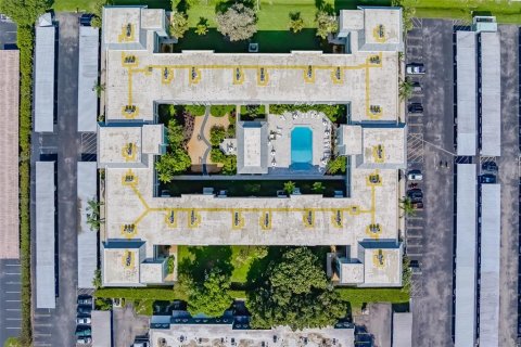 Condo in Belleair, Florida, 1 bedroom  № 1802093 - photo 9