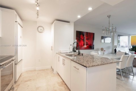 Copropriété à vendre à Bal Harbour, Floride: 1 chambre, 83.24 m2 № 2090768 - photo 5