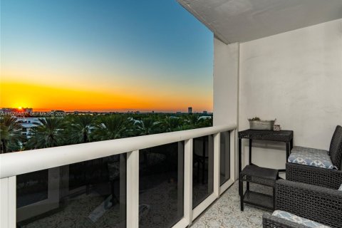 Copropriété à vendre à Bal Harbour, Floride: 1 chambre, 83.24 m2 № 2090768 - photo 2