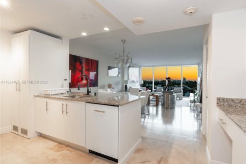 Copropriété à vendre à Bal Harbour, Floride: 1 chambre, 83.24 m2 № 2090768 - photo 4