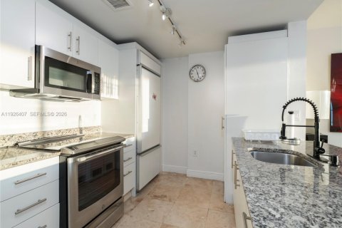 Copropriété à vendre à Bal Harbour, Floride: 1 chambre, 83.24 m2 № 2090768 - photo 13