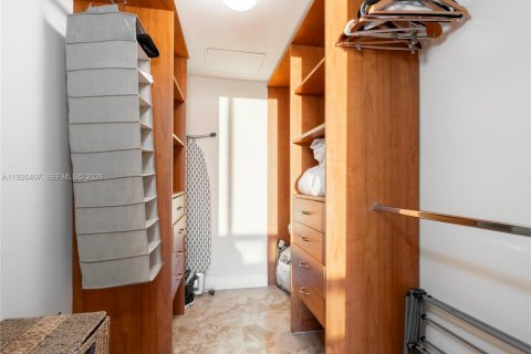 Copropriété à vendre à Bal Harbour, Floride: 1 chambre, 83.24 m2 № 2090768 - photo 16