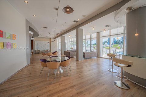 Copropriété à vendre à Bal Harbour, Floride: 1 chambre, 83.24 m2 № 2090768 - photo 28