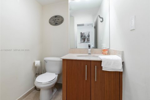 Copropriété à vendre à Bal Harbour, Floride: 1 chambre, 83.24 m2 № 2090768 - photo 17