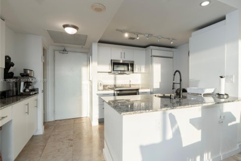 Copropriété à vendre à Bal Harbour, Floride: 1 chambre, 83.24 m2 № 2090768 - photo 12