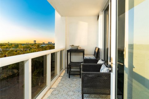 Copropriété à vendre à Bal Harbour, Floride: 1 chambre, 83.24 m2 № 2090768 - photo 3