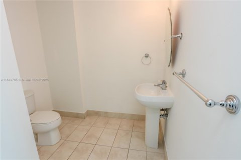 Condo in Miami, Florida, 1 bedroom  № 1888921 - photo 8