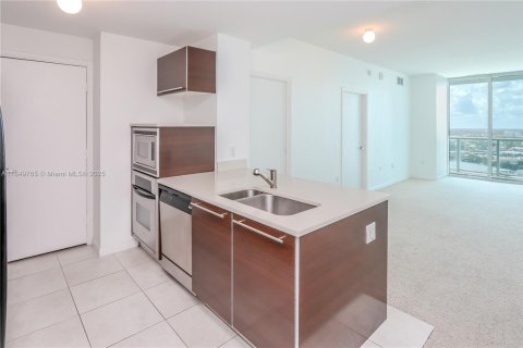 Condo in Miami, Florida, 1 bedroom  № 1888921 - photo 21