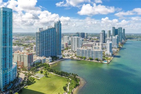 Condo in Miami, Florida, 1 bedroom  № 1888921 - photo 7