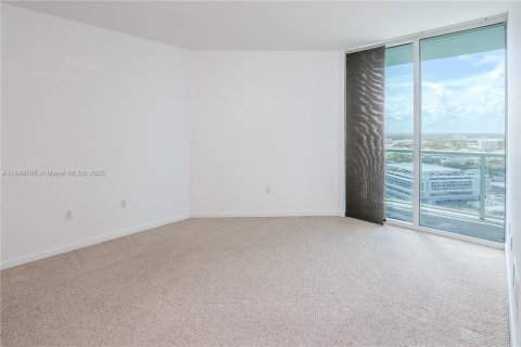 Condo in Miami, Florida, 1 bedroom  № 1888921 - photo 9