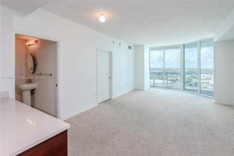 Condo in Miami, Florida, 1 bedroom  № 1888921 - photo 14