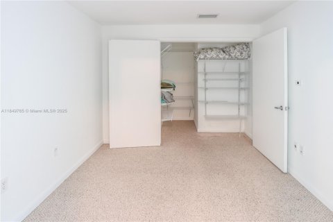 Condo in Miami, Florida, 1 bedroom  № 1888921 - photo 22