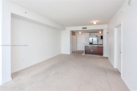 Condo in Miami, Florida, 1 bedroom  № 1888921 - photo 16