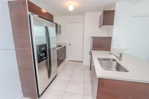 Condo in Miami, Florida, 1 bedroom  № 1888921 - photo 20