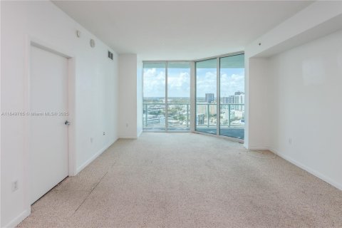 Condo in Miami, Florida, 1 bedroom  № 1888921 - photo 18